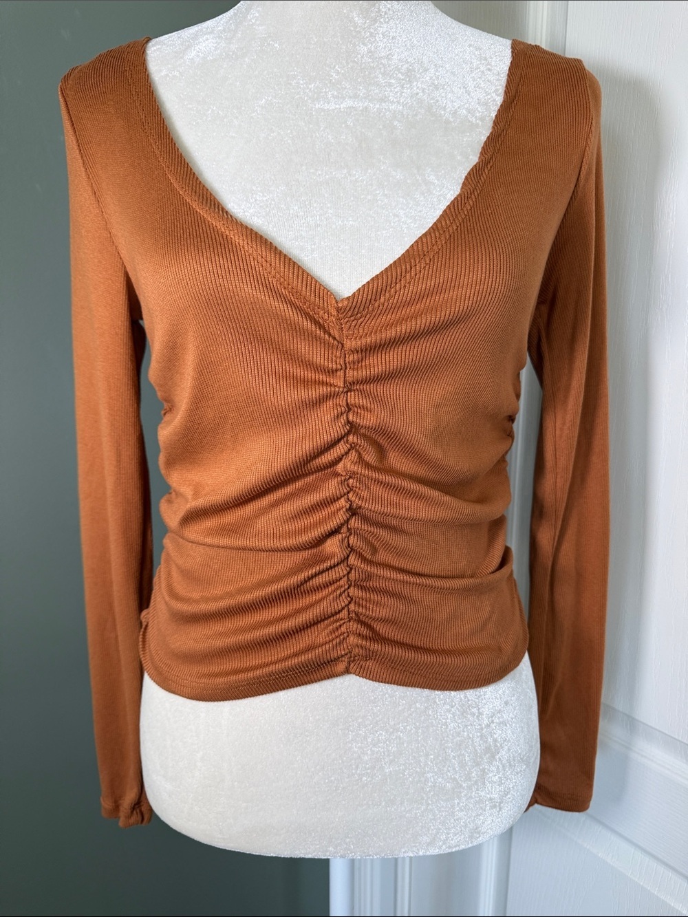 Poof New York Ruched Ribbed Top Brown Long Sleeve V-Neck Size M